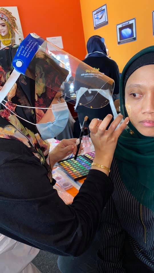 langkah-langkah-dalam-membuat-kesan-luka-solekan-kesan-khas-