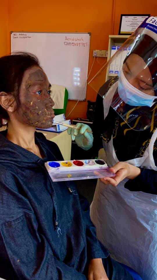 special-effect-makeup-kesan-khas-terbakar